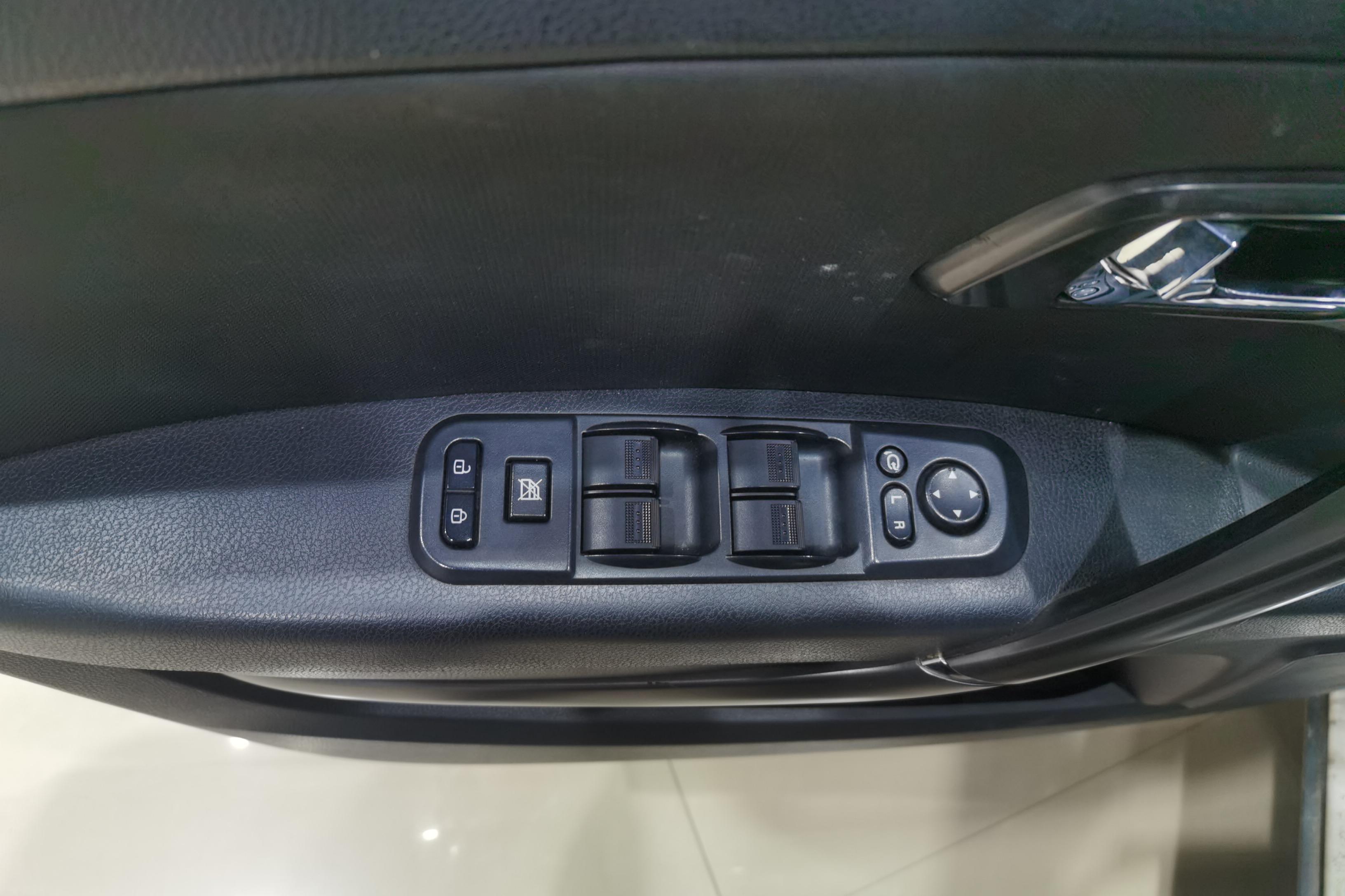 奔腾X80 2016款 2.0L 自动 前驱 舒适型 (国Ⅳ) 