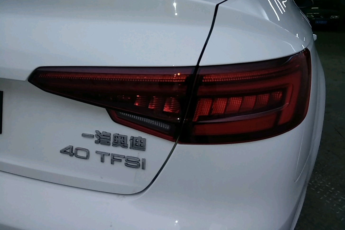 奥迪A4L 2018款 2.0T 自动 30周年进取型 (国Ⅴ) 